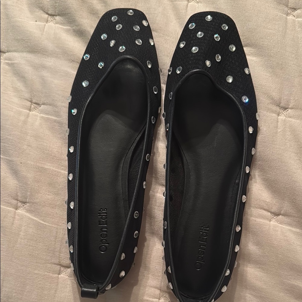 Black Polka Dot Ballet Flats